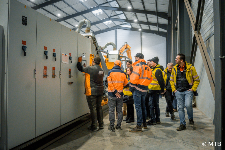 Compact recycling equipment demonstration - MaX by MTB recycling